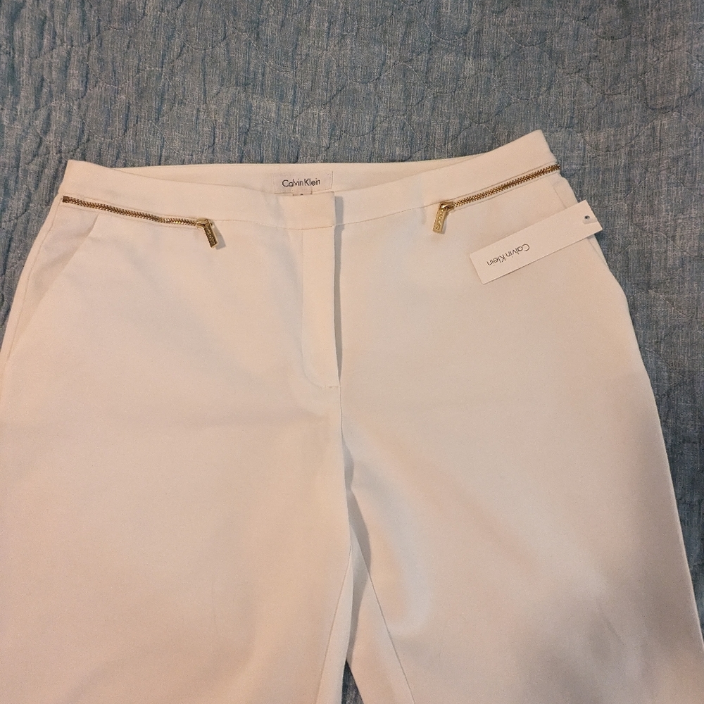 Calvin Klein White Pants. NWT Size 8